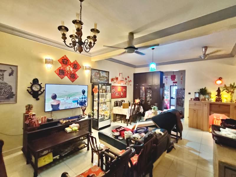2-storey Terraced House for Sale in Rawang Perdana 2 (Rawang) - SK Luk - Living Room - PropertyGuru.com.my
