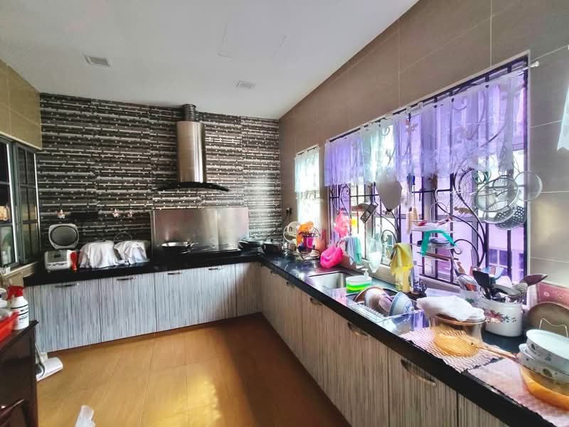 2-storey Terraced House for Sale in Rawang Perdana 2 (Rawang) - SK Luk - Kitchen - PropertyGuru.com.my