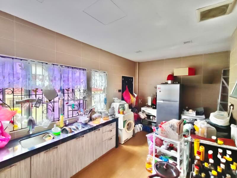 2-storey Terraced House for Sale in Rawang Perdana 2 (Rawang) - SK Luk - Kitchen - PropertyGuru.com.my