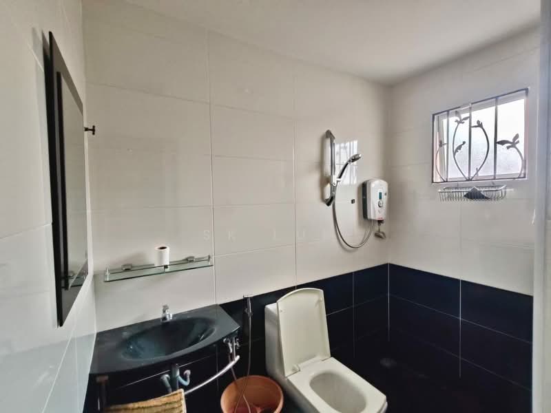 2-storey Terraced House for Sale in Rawang Perdana 2 (Rawang) - SK Luk - Bathroom - PropertyGuru.com.my
