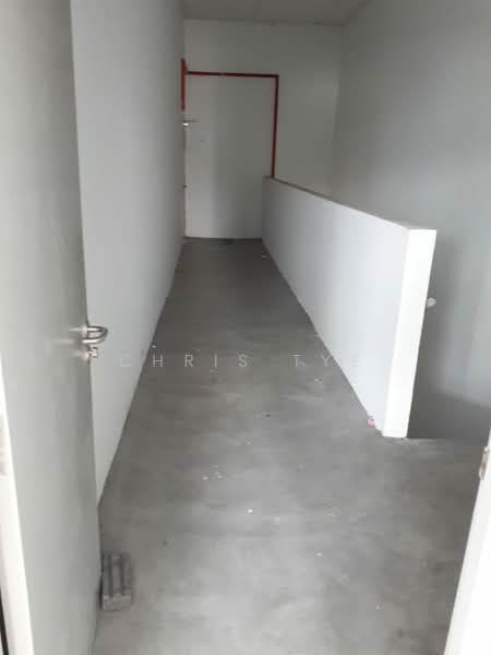 Shop / Office for Rent in Bandar Puncak Alam (Puncak Alam) - Chris Tye - Corridor - PropertyGuru.com.my
