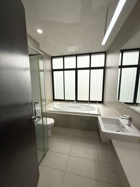 Semi-Detached House for Rent in Taman Jenderam Harmoni (Dengkil) - Joshua Fan - Bathroom - PropertyGuru.com.my