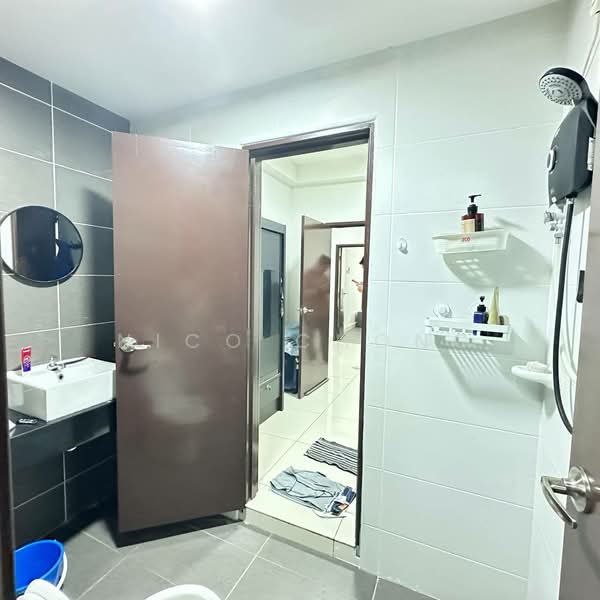 Service Residence for Sale at KSL Residence @ Daya - Nico Chong - Bathroom - PropertyGuru.com.my