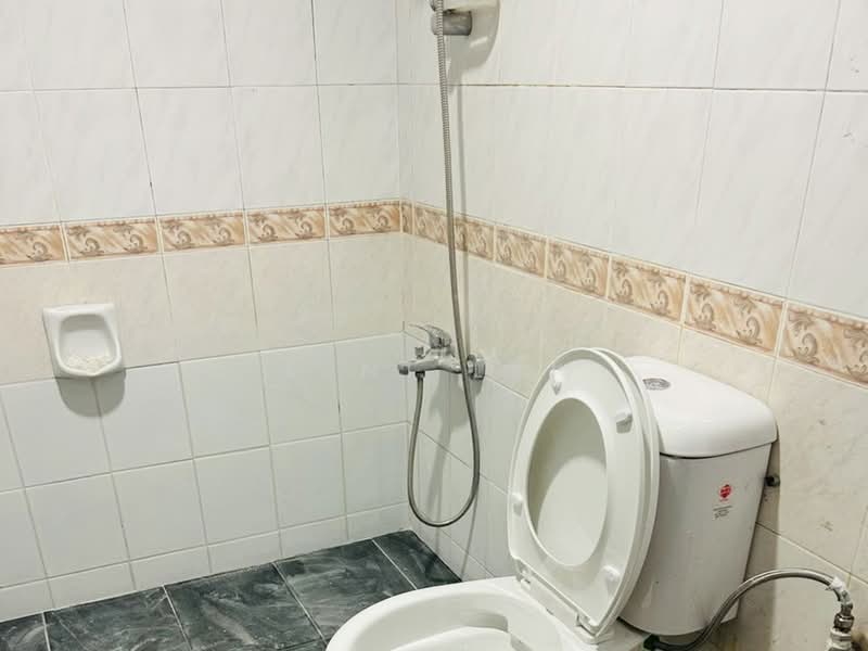 Pangsapuri untuk Dijual di Parkview Towers - Kent Lai - Bathroom - PropertyGuru.com.my