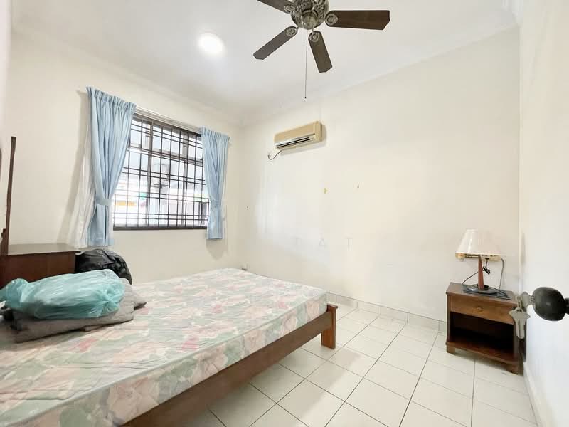 Semi-Detached House for Sale in Taman Pelangi Indah (Ulu Tiram) - Yik Tat - Bedroom - PropertyGuru.com.my