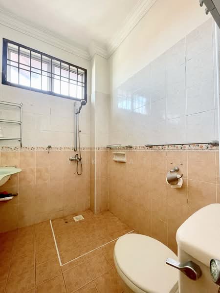 Semi-Detached House for Sale in Taman Pelangi Indah (Ulu Tiram) - Yik Tat - Bathroom - PropertyGuru.com.my