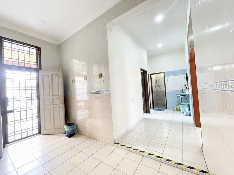 Semi-Detached House for Sale in Taman Pelangi Indah (Ulu Tiram) - Yik Tat - Interior - PropertyGuru.com.my
