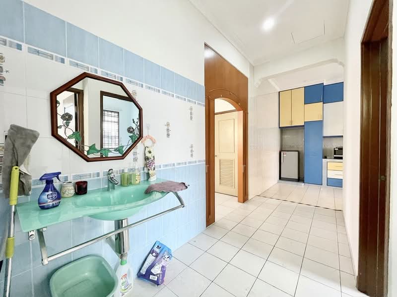 Semi-Detached House for Sale in Taman Pelangi Indah (Ulu Tiram) - Yik Tat - Bathroom - PropertyGuru.com.my