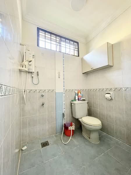 Semi-Detached House for Sale in Taman Pelangi Indah (Ulu Tiram) - Yik Tat - Bathroom - PropertyGuru.com.my