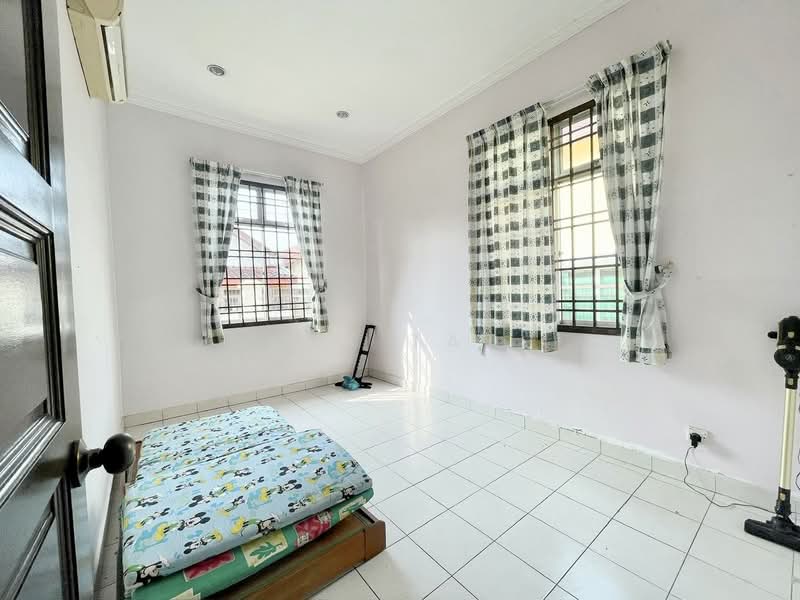 Semi-Detached House for Sale in Taman Pelangi Indah (Ulu Tiram) - Yik Tat - PropertyGuru.com.my