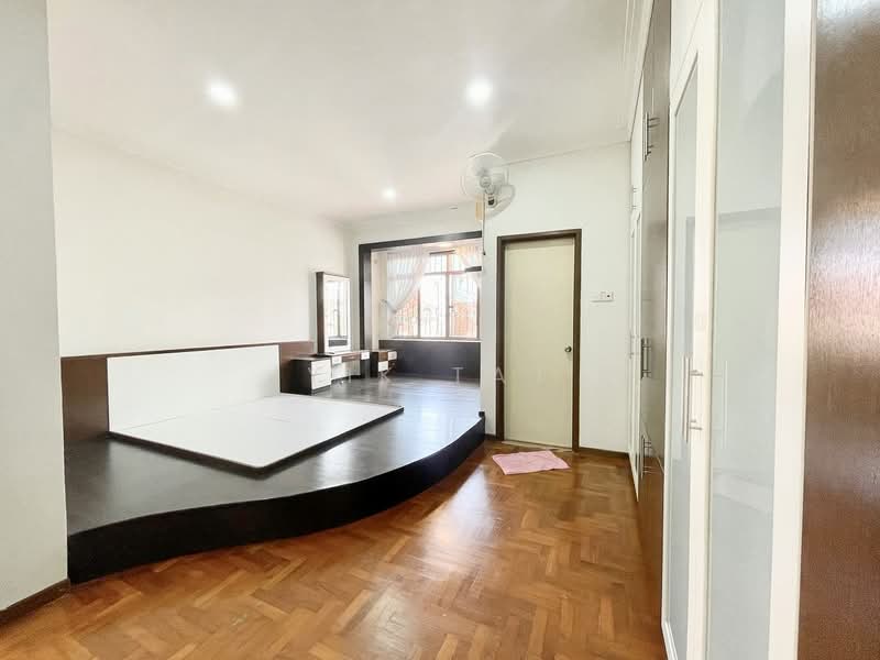 Semi-Detached House for Sale in Taman Pelangi Indah (Ulu Tiram) - Yik Tat - PropertyGuru.com.my