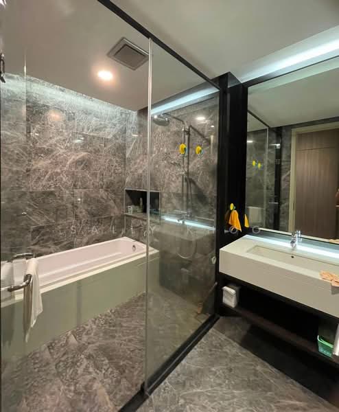 Servis Apartment untuk Disewa di Straits Residences - Sally Khoo - Bathroom - PropertyGuru.com.my