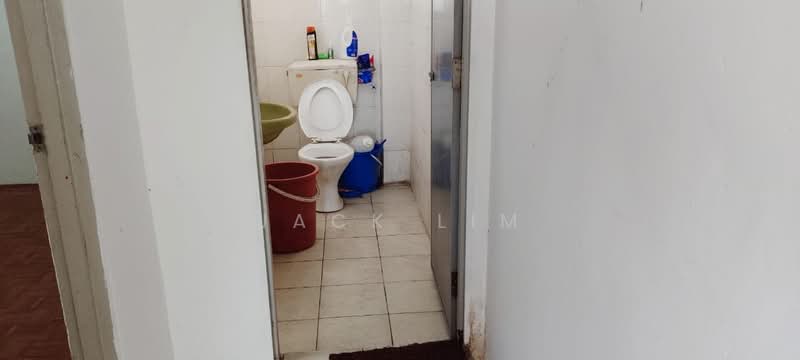 Kondominium untuk Dijual di Golden Villa - Jack Lim - Bathroom - PropertyGuru.com.my