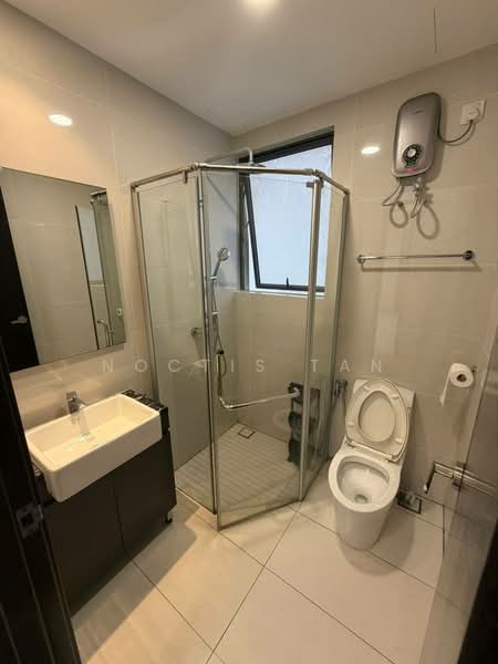 Condominium for Rent at Bay Point @ Country Garden Danga Bay - Noctis Tan - Bathroom - PropertyGuru.com.my