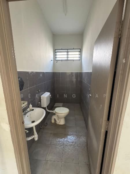Semi-Detached House for Sale in Kuantan (Pahang) - Bee Ling Yap - Bathroom - PropertyGuru.com.my