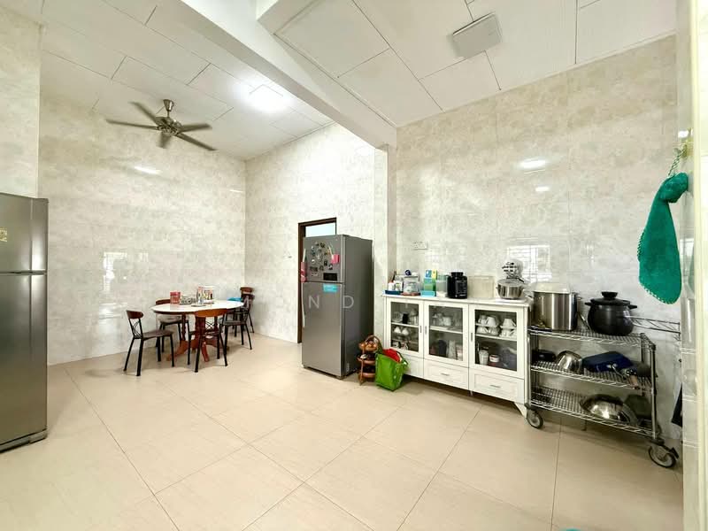 Rumah Banglo untuk Dijual di Taman Kebun Teh (Johor Bahru) - Edmond Tang - Kitchen - PropertyGuru.com.my
