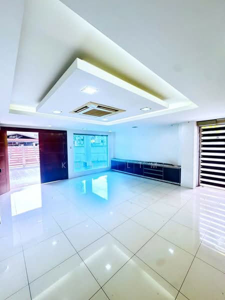 Rumah Teres 2 Tingkat untuk Dijual di Taman Sierra Perdana (Masai) - Karl Lim - Living Room - PropertyGuru.com.my