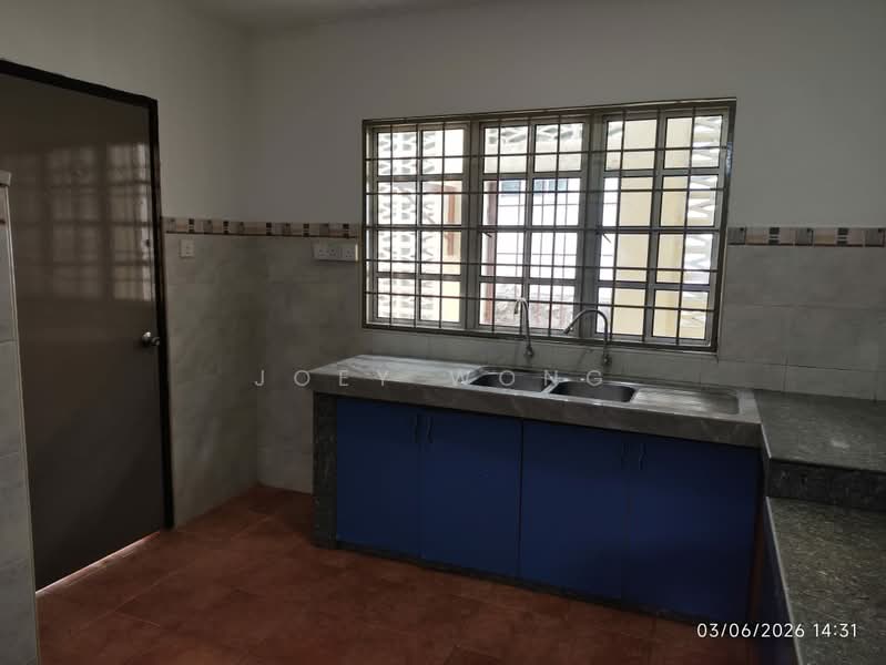 Rumah Berkembar untuk Disewa di Bandar Kinrara (Selangor) - Joey Wong - Kitchen - PropertyGuru.com.my