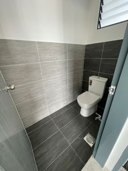 Shop / Office for Rent in Taman Bukit Kepayang (Bukit Kepayang) - OLIVIA OH - Bathroom - PropertyGuru.com.my