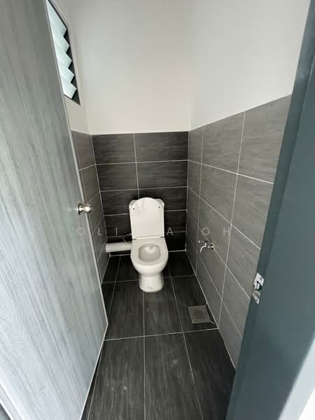 Shop / Office for Rent in Taman Bukit Kepayang (Bukit Kepayang) - OLIVIA OH - Bathroom - PropertyGuru.com.my