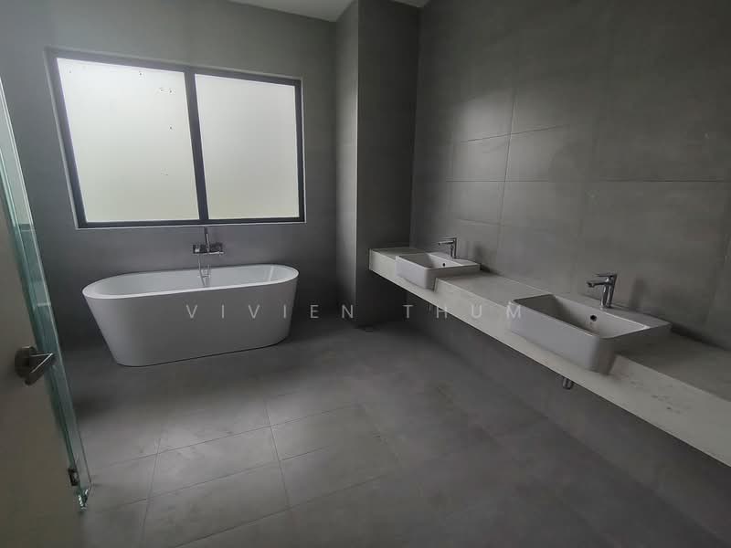 Semi-Detached House for Sale in Telok Panglima Garang (Selangor) - Vivien Thum - Bathroom - PropertyGuru.com.my