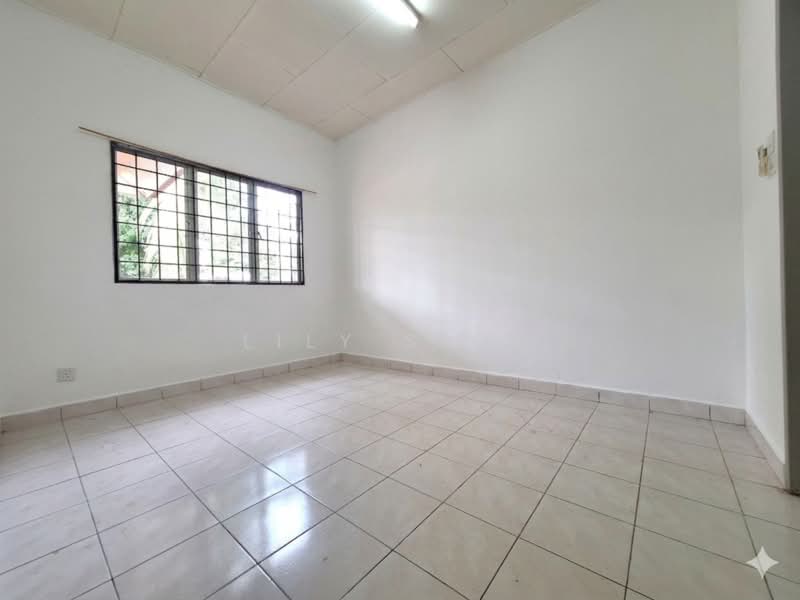 Rumah Teres 1 Tingkat untuk Dijual di Taman Puncak Jalil (Seri Kembangan) - Lily Siow - Room - PropertyGuru.com.my