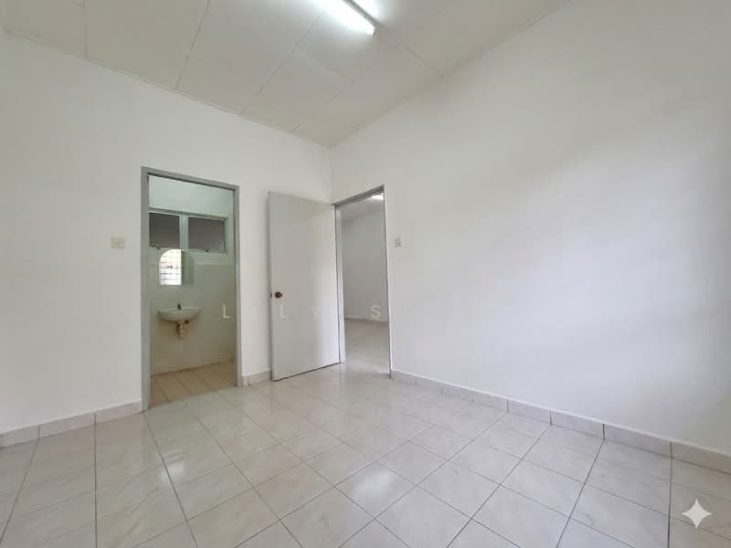 Rumah Teres 1 Tingkat untuk Dijual di Taman Puncak Jalil (Seri Kembangan) - Lily Siow - Room - PropertyGuru.com.my