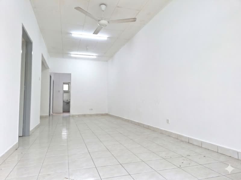 Rumah Teres 1 Tingkat untuk Dijual di Taman Puncak Jalil (Seri Kembangan) - Lily Siow - Living Hall - PropertyGuru.com.my