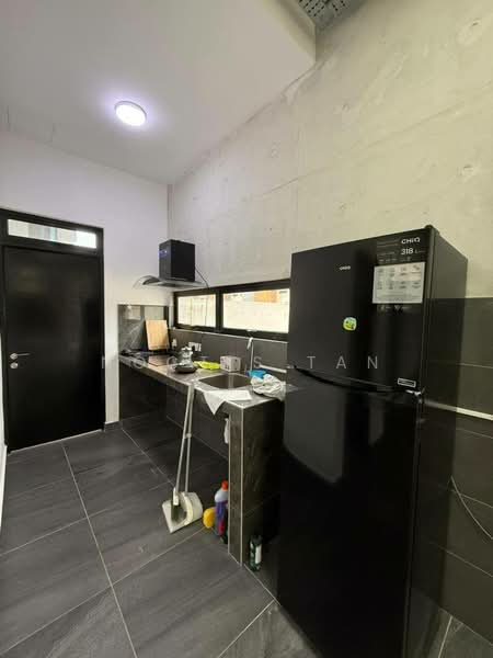 Rumah Teres 3 Tingkat untuk Dijual di Bandar Putra (Kulai) - Noctis Tan - Kitchen - PropertyGuru.com.my