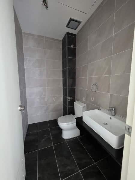 Semi-Detached House for Sale in Taman Sutera Utama (Skudai) - Elvis Ku - Bathroom - PropertyGuru.com.my