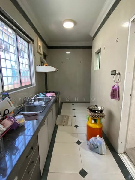 2-storey Terraced House for Sale in Saujana Damansara (Damansara Damai) - Yanis Cheong - Kitchen - PropertyGuru.com.my