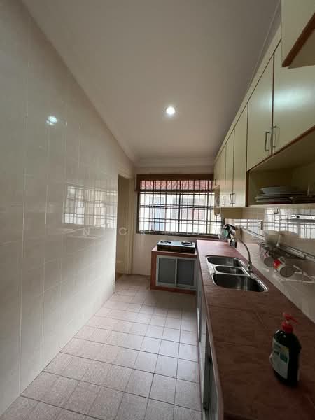 Rumah Teres 1.5 Tingkat untuk Disewa di Taman Pelangi Indah (Ulu Tiram) - Nick Low - Kitchen - PropertyGuru.com.my