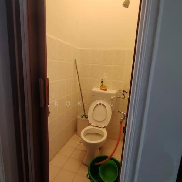 1-storey Terraced House for Sale in Taman Molek (Johor Bahru) - Kok Hui - Bathroom - PropertyGuru.com.my