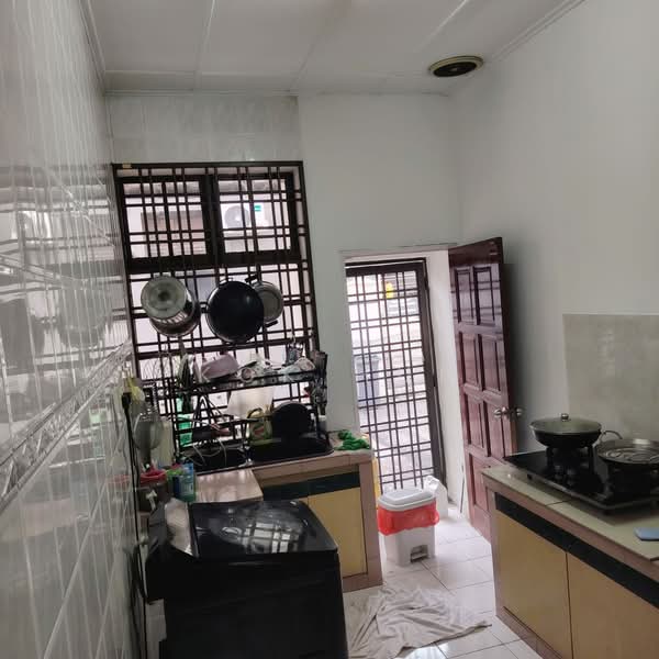1-storey Terraced House for Sale in Taman Molek (Johor Bahru) - Kok Hui - Kitchen - PropertyGuru.com.my