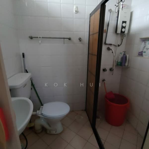 1-storey Terraced House for Sale in Taman Molek (Johor Bahru) - Kok Hui - Bathroom - PropertyGuru.com.my