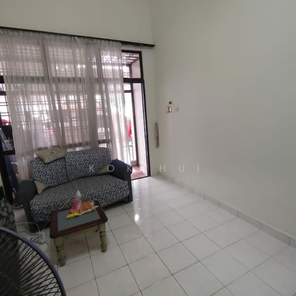 1-storey Terraced House for Sale in Taman Molek (Johor Bahru) - Kok Hui - Living Room - PropertyGuru.com.my