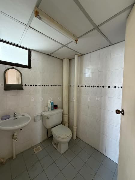 Condominium for Sale at Flamingo Series - Boon Siew - Bathroom - PropertyGuru.com.my