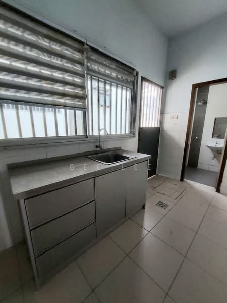 2-storey Terraced House for Sale in Setia Alam (Selangor) - Bee Lee - Kitchen - PropertyGuru.com.my