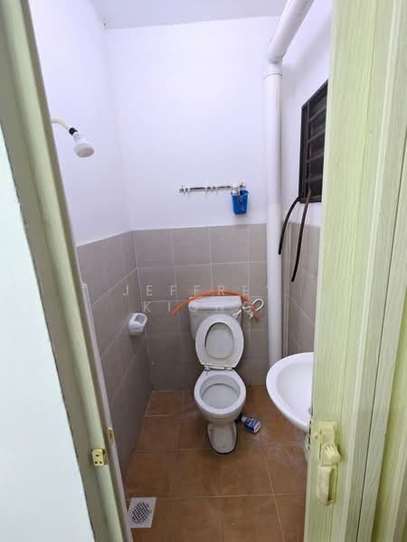 2.5-storey Terraced House for Sale in Kelapa Sawit (Kulai) - Jeffrey Kiong - Bathroom - PropertyGuru.com.my