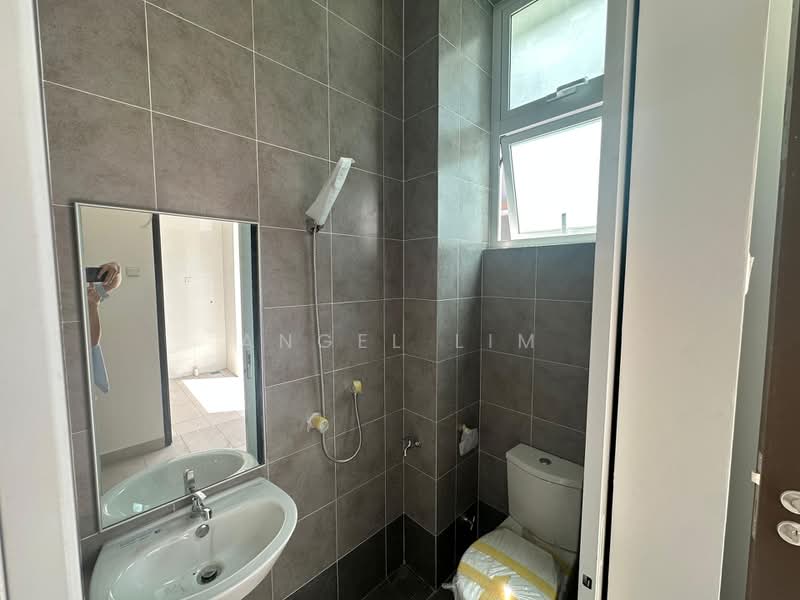 Rumah Berkembar untuk Dijual di Taman Ponderosa (Johor Bahru) - Angel Lim - Bathroom - PropertyGuru.com.my
