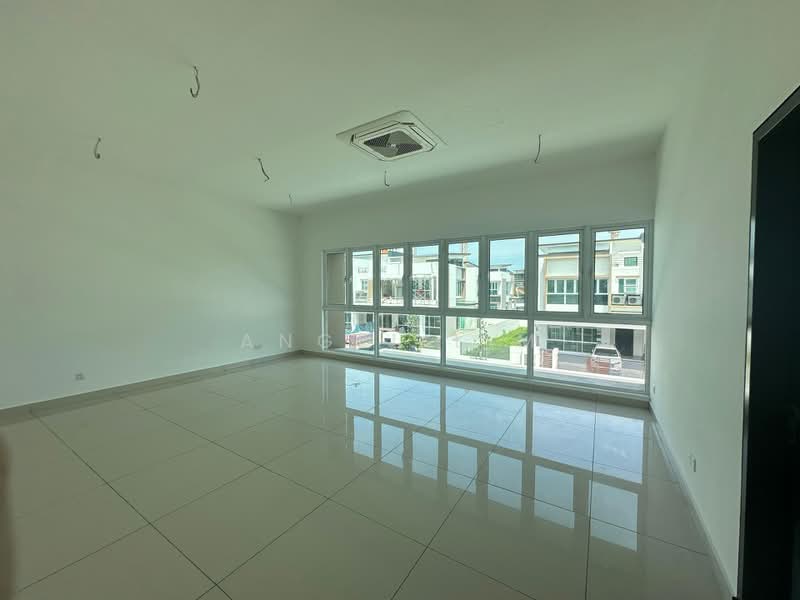 Rumah Berkembar untuk Dijual di Taman Ponderosa (Johor Bahru) - Angel Lim - Living Room - PropertyGuru.com.my