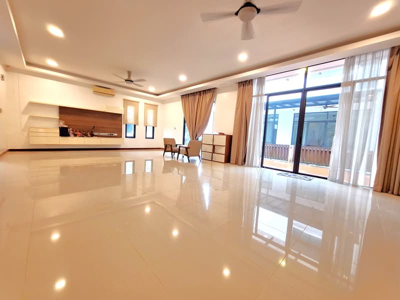 Semi-Detached House for Sale in Seri Kembangan (Selangor) - Lily Siow - Living Hall - PropertyGuru.com.my