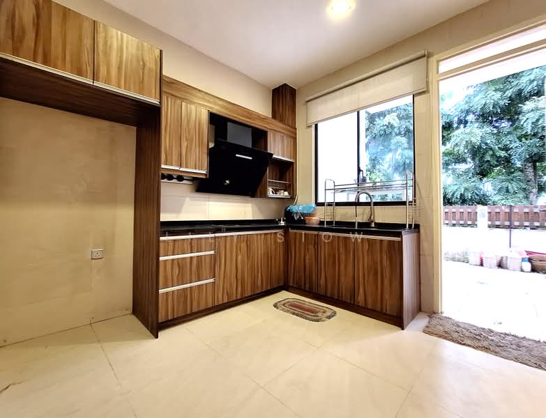 Semi-Detached House for Sale in Seri Kembangan (Selangor) - Lily Siow - Kitchen - PropertyGuru.com.my