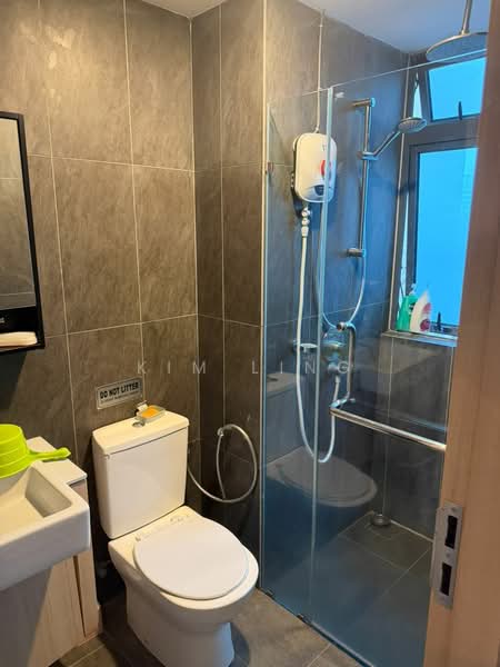 Kondominium untuk Disewa di Colony by Infinitum - Kim Ling - Upstairs Bathroom - PropertyGuru.com.my