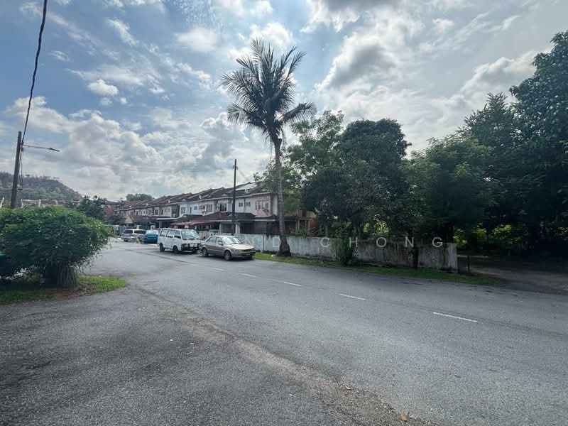 2-storey Terraced House for Sale in Taman Puncak Jalil (Seri Kembangan) - Raymond Chong - Exterior - PropertyGuru.com.my