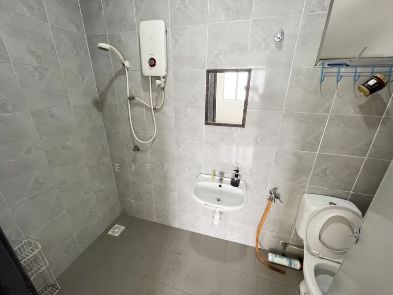 Pangsapuri untuk Disewa di Blok A & B, Pangsapuri Putra Impian - Eiffel Lai - Bathroom - PropertyGuru.com.my