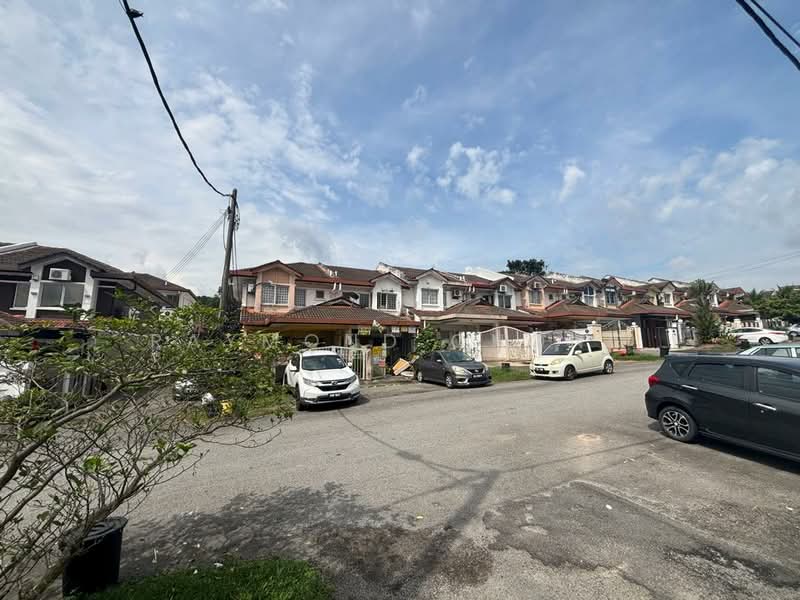 2-storey Terraced House for Sale in Taman Puncak Jalil (Seri Kembangan) - Raymond Chong - Exterior - PropertyGuru.com.my