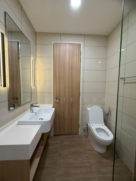 Servis Apartment untuk Disewa di Avara - Cammie Loh - Bathroom - PropertyGuru.com.my