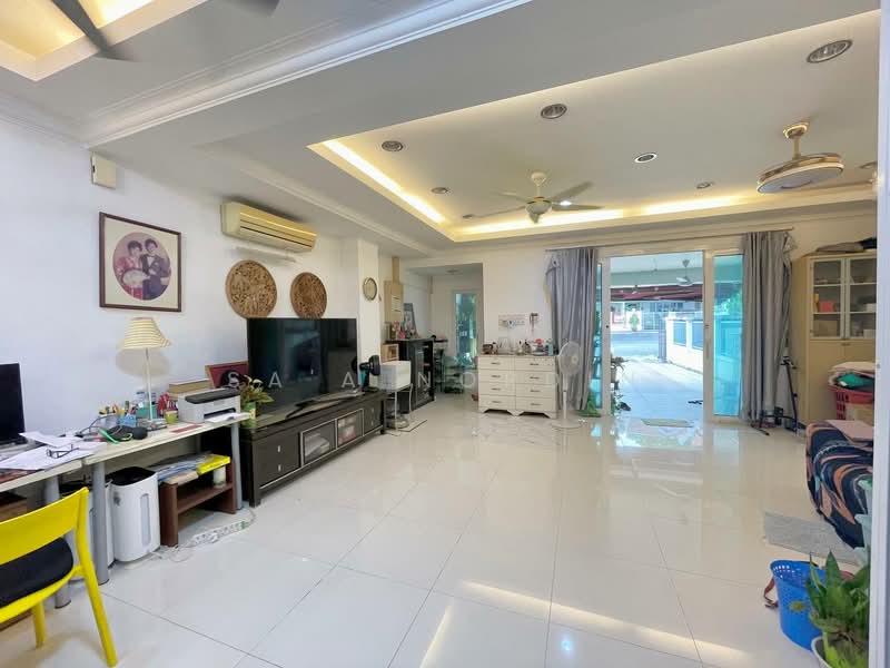 Rumah Teres 2 Tingkat untuk Dijual di Taman Mutiara Indah (Puchong) - Sa'a Nordin - Living Room - PropertyGuru.com.my