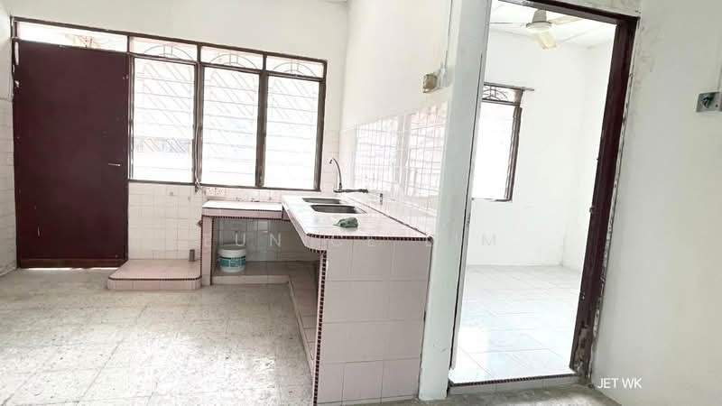 1-storey Terraced House for Sale in Taman Dato Abdul Hamid (Klang) - Eunice Lim - Kitchen - PropertyGuru.com.my